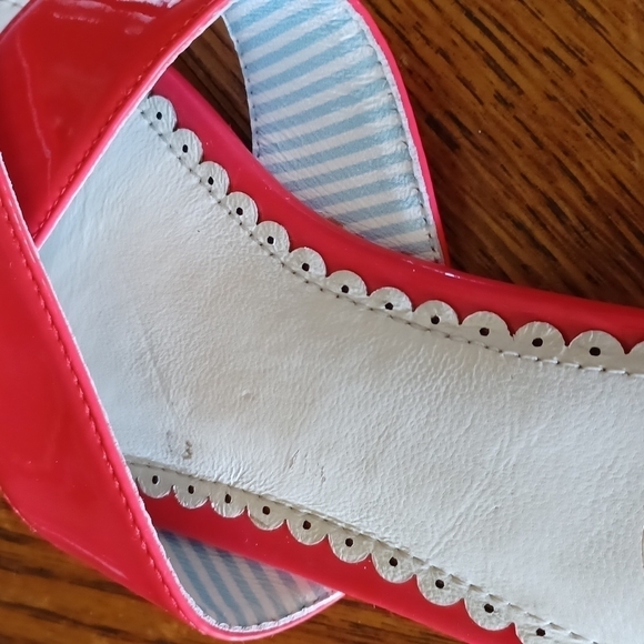 BRYERS 1901 CRISS-CROSS SLIP ON  SANDALS. - Picture 6 of 7